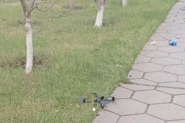 Дрон ВСУ упал рядом со зданием администрации в Каховском округе