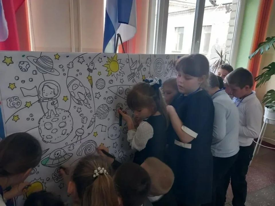 Творческий марафон «Рисуем космос» в Приморской школе Творческий марафон «Рисуем космос» в Приморской школе