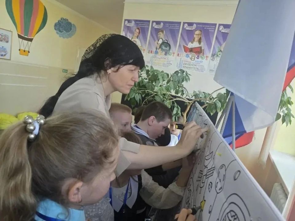 Творческий марафон «Рисуем космос» в Приморской школе Творческий марафон «Рисуем космос» в Приморской школе