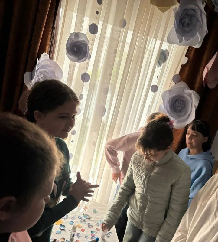 Путь в космос. Мероприятие ко Дню космонавтики проведено совместно Движением Первых и отделом молодёжной политики Великолепетихского округа для воспитанников филиала №1 культурно-досугового центра В рамках празднования Дня... Путь в космос. Мероприятие ко Дню космонавтики проведено совместно Движением Первых и отделом молодёжной политики Великолепетихского округа для воспитанников филиала №1 культурно-досугового центра В рамках празднования Дня...