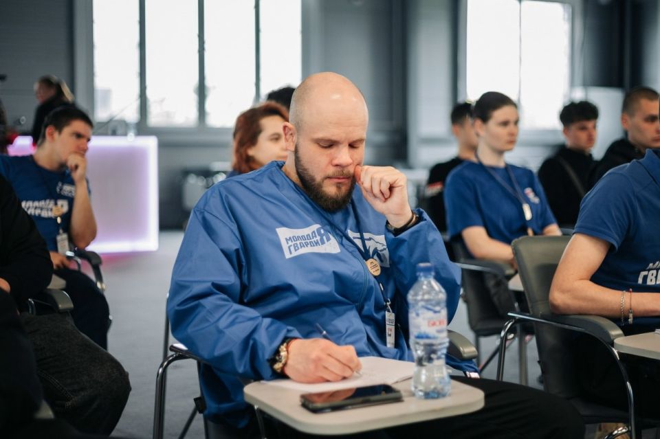 Тренер-преподователь по спортивной борьбе дзюдо и самбо ДЮСШ «Лидер», Руководитель «Молодой гвардии» партии Единая Россия в Каховском муниципальном округе Евгений Меркулов принял участие в трёхдневном интенсиве в Центре... Тренер-преподователь по спортивной борьбе дзюдо и самбо ДЮСШ «Лидер», Руководитель «Молодой гвардии» партии Единая Россия в Каховском муниципальном округе Евгений Меркулов принял участие в трёхдневном интенсиве в Центре...