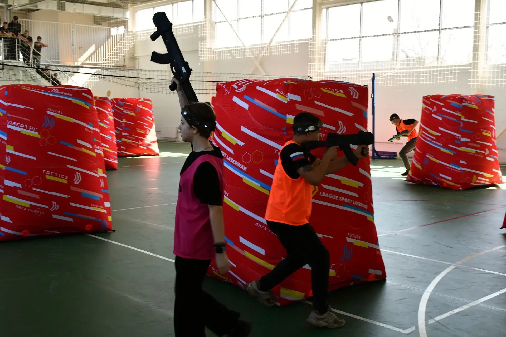 Лазеры, спорт и цифра: в Новой Алексеевке устроили батл Лазеры, спорт и цифра: в Новой Алексеевке устроили батл