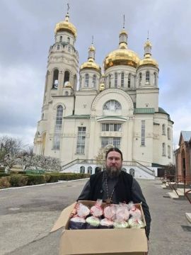 Пасха на передовой: из Крыма отправили более 10 тысяч куличей