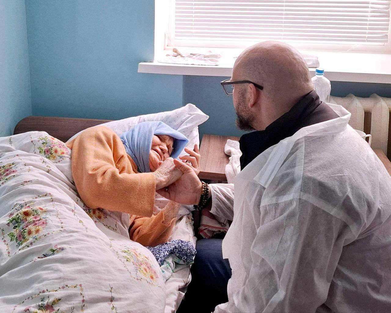 Сергей Георгиев: В преддверии Пасхи заехал в дом престарелых в посёлке Новотроицкое Сергей Георгиев: В преддверии Пасхи заехал в дом престарелых в посёлке Новотроицкое