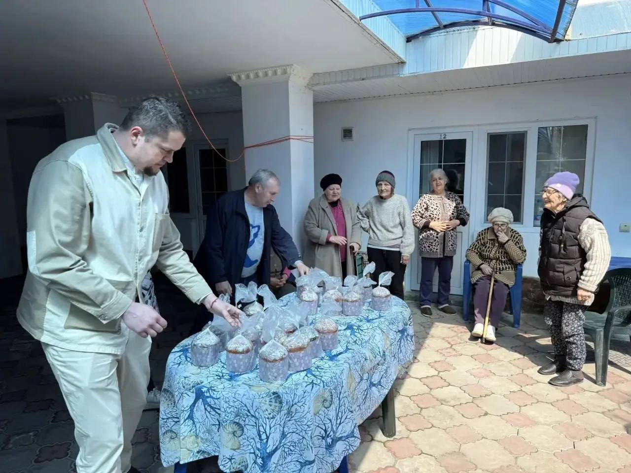 Сотни куличей, десятки адресов и одна простая мысль – поддержать Сотни куличей, десятки адресов и одна простая мысль – поддержать