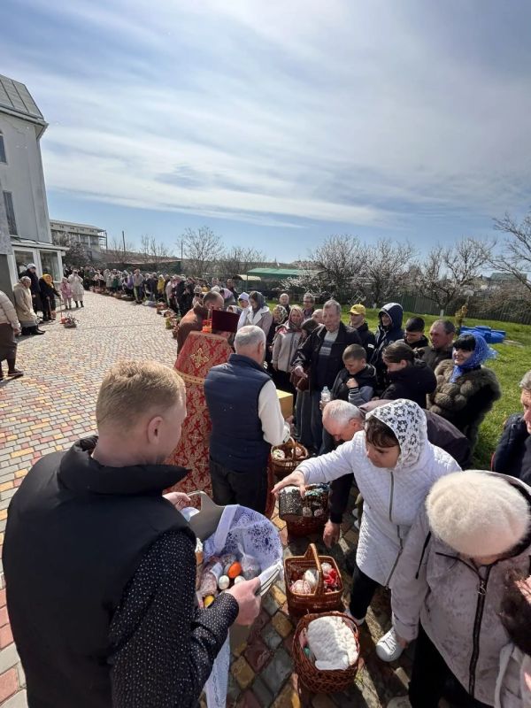 В Голопристанском муниципальном округе прошли праздничные пасхальные богослужения В Голопристанском муниципальном округе прошли праздничные пасхальные богослужения