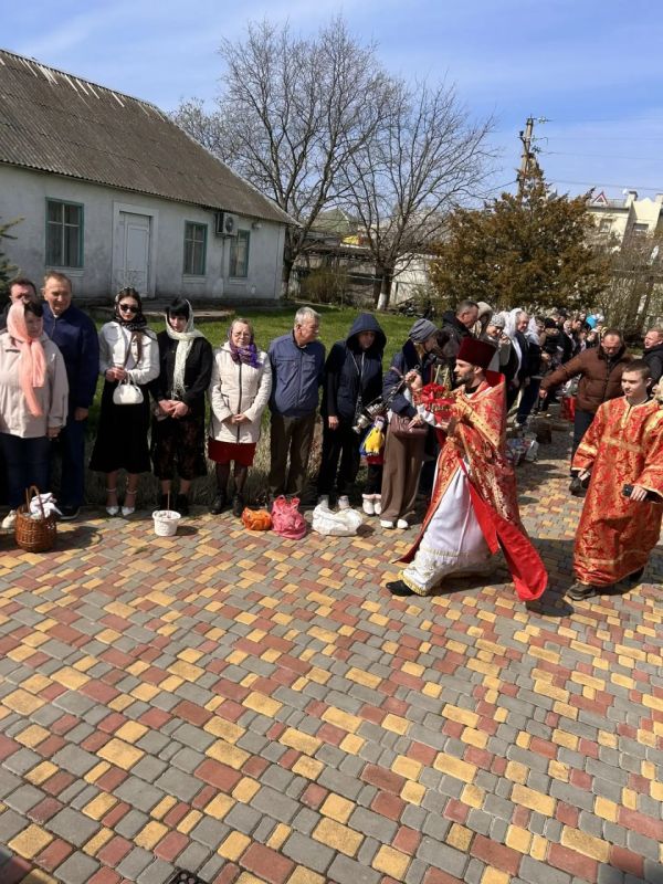 В Голопристанском муниципальном округе прошли праздничные пасхальные богослужения В Голопристанском муниципальном округе прошли праздничные пасхальные богослужения