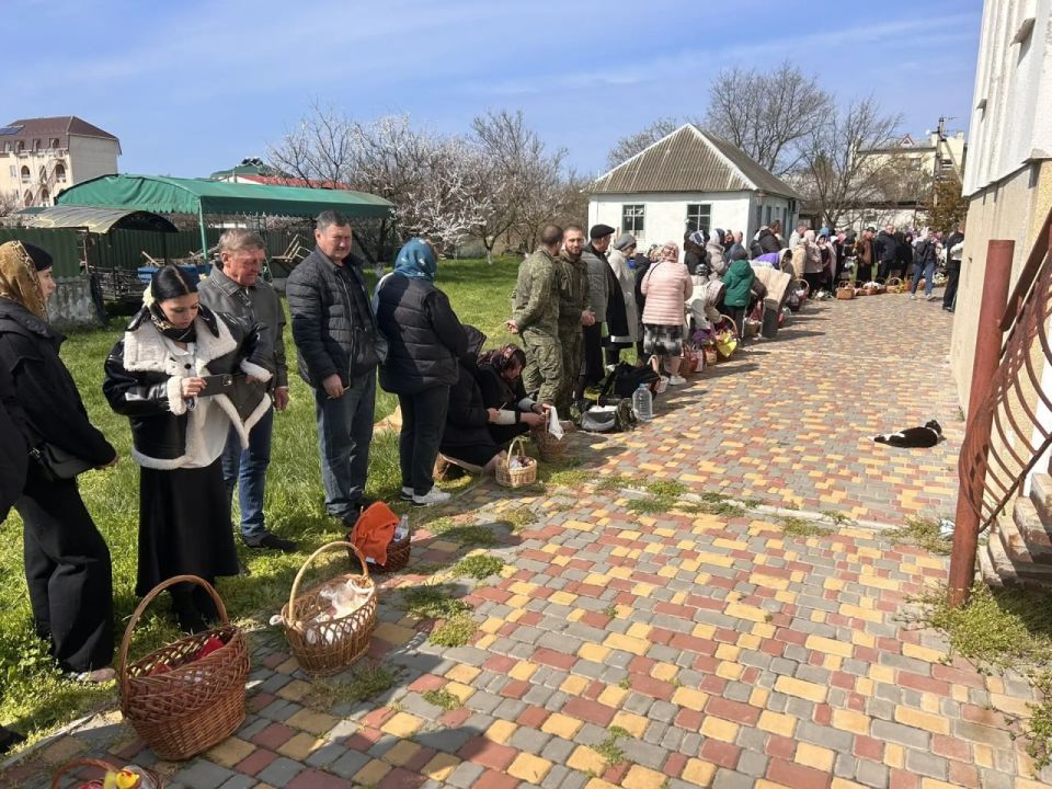 В Голопристанском муниципальном округе прошли праздничные пасхальные богослужения В Голопристанском муниципальном округе прошли праздничные пасхальные богослужения