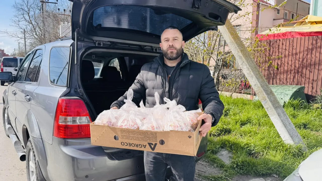 Виталий Титаренко: В Голопристанском муниципальном округе продолжаются пасхальные акции поддержки жителей Виталий Титаренко: В Голопристанском муниципальном округе продолжаются пасхальные акции поддержки жителей