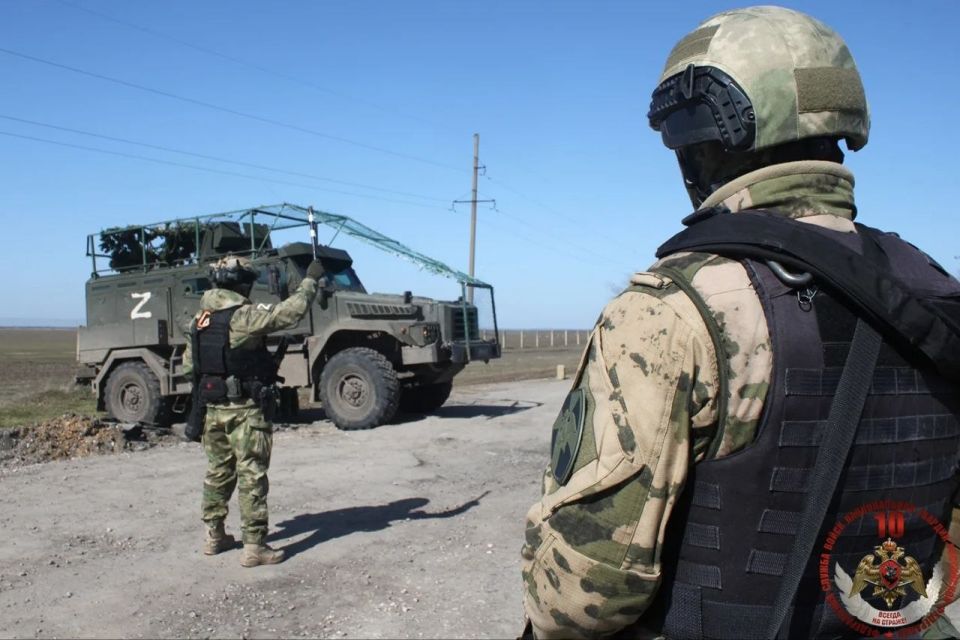Подразделения Росгвардии обеспечивают безопасность в Херсонской и Запорожской областях Подразделения Росгвардии обеспечивают безопасность в Херсонской и Запорожской областях
