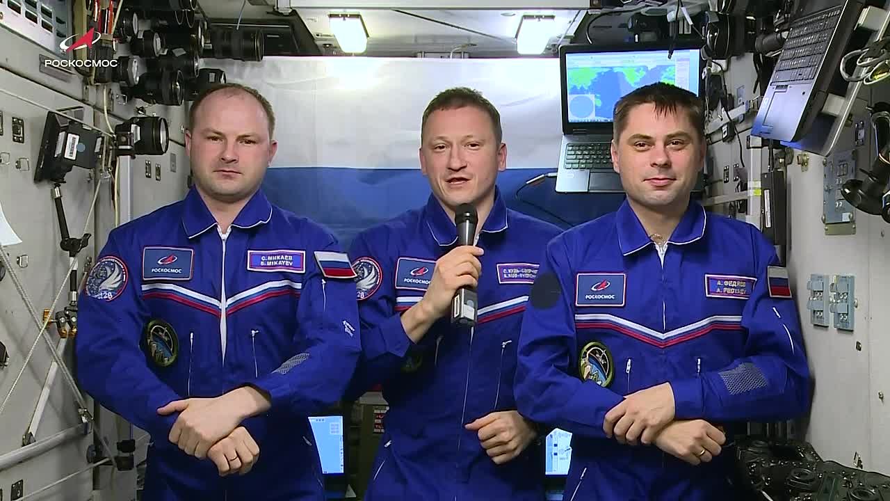С отдельным поздравлением с праздником космонавты с МКС обратились к жителям воссоединенных регионов, отметив их волю к победе и несгибаемый характер