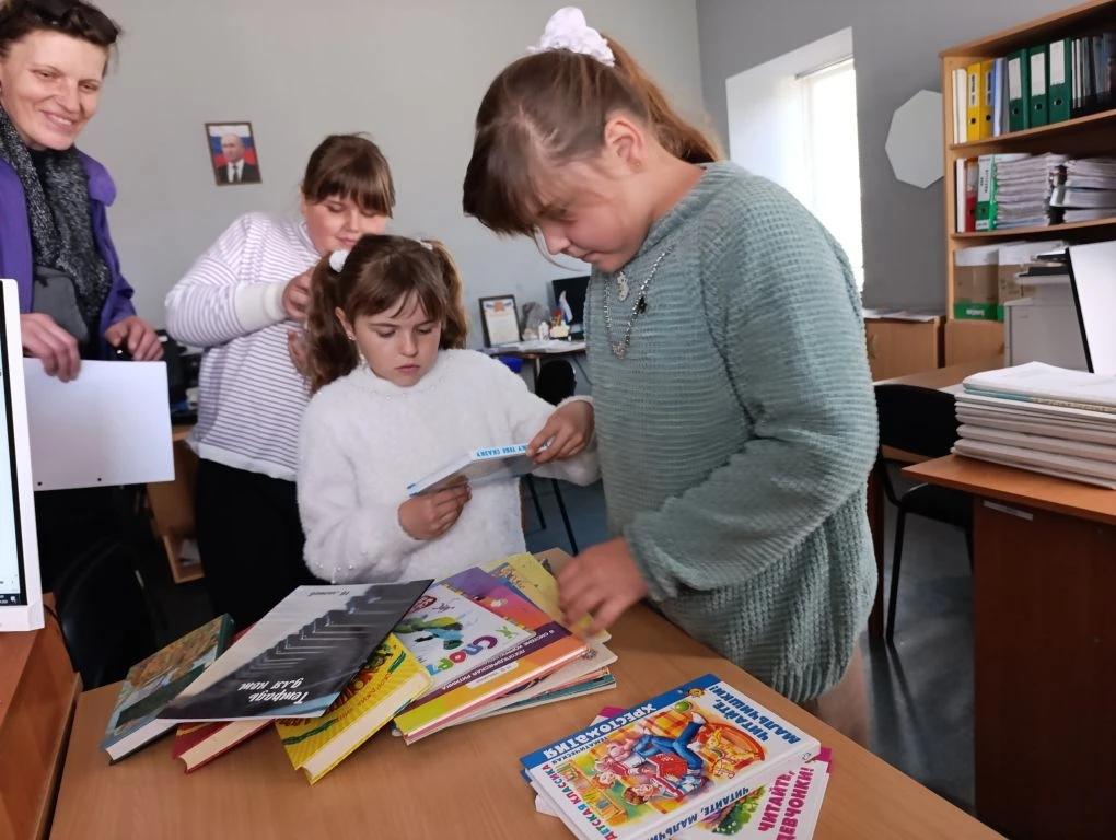 Книги — детям: управление труда Голопристанского округа поддержало многодетные семьи Книги — детям: управление труда Голопристанского округа поддержало многодетные семьи