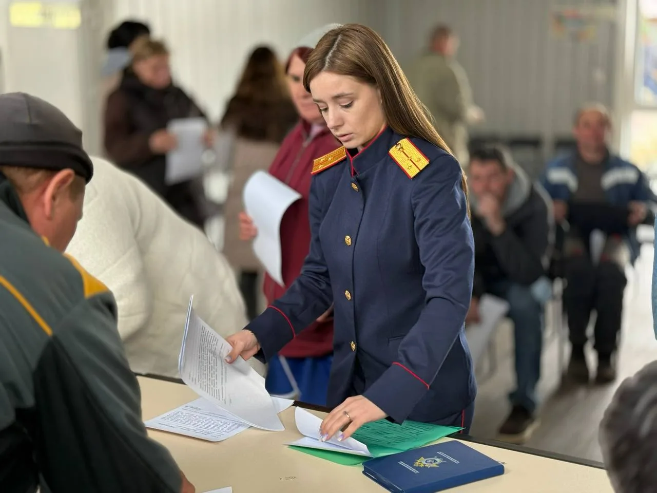 Руководитель СУ СК России по Херсонской области провел выездной прием граждан в Марьяновке Руководитель СУ СК России по Херсонской области провел выездной прием граждан в Марьяновке