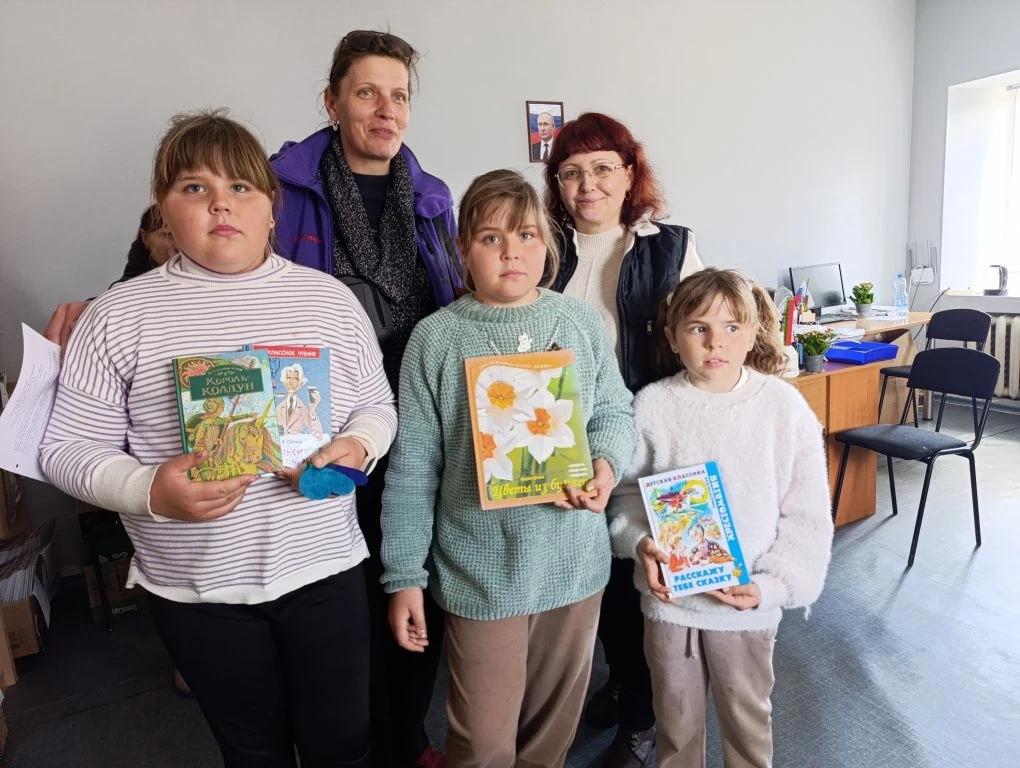 Книги — детям: управление труда Голопристанского округа поддержало многодетные семьи