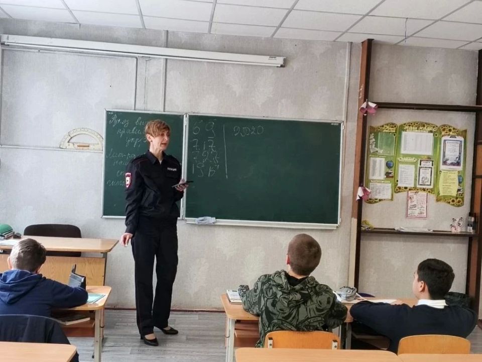 Профилактическая беседа в Лазурненской школе Профилактическая беседа в Лазурненской школе