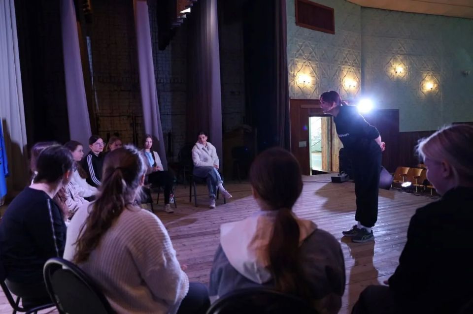 Искусство перевоплощения: в Тарасовке прошел мастер-класс по актерскому мастерству Искусство перевоплощения: в Тарасовке прошел мастер-класс по актерскому мастерству