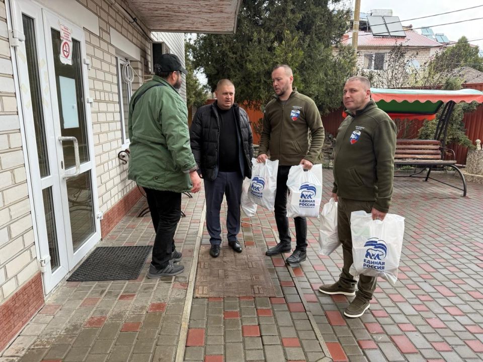 Участник предварительного голосования "Единой России" Евгений Кузьмин помог многодетным семьям и пунктам временного размещения в Голопристанском округе Участник предварительного голосования "Единой России" Евгений Кузьмин помог многодетным семьям и пунктам временного размещения в Голопристанском округе
