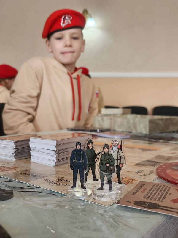 Юнармейцы отряда «Соколы» Каховского округа приняли участие в настольной игре «Путь к свободе: Херсон» Юнармейцы отряда «Соколы» Каховского округа приняли участие в настольной игре «Путь к свободе: Херсон»