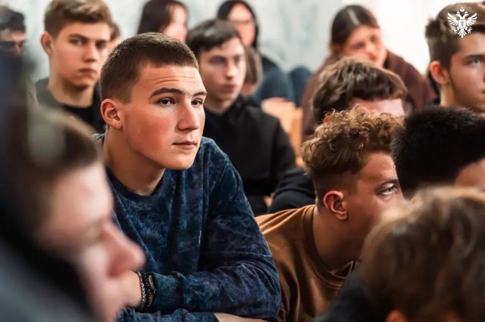 В Геническом и Новотроицком округах прошли встречи программы «Проводники смыслов» В Геническом и Новотроицком округах прошли встречи программы «Проводники смыслов»