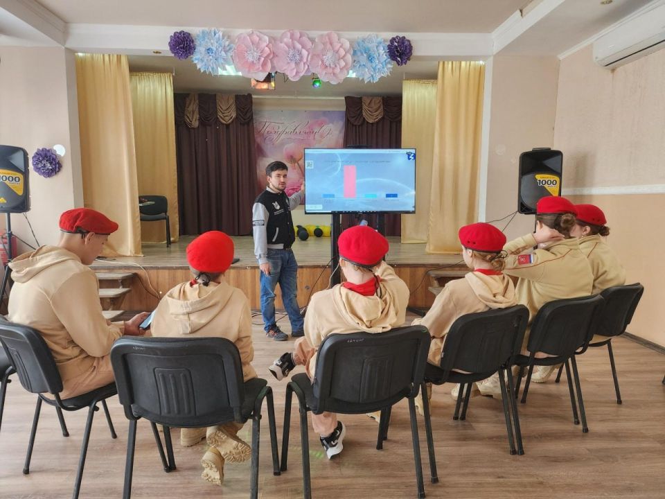 Юнармейский отряд «Соколы» принял участие в «Космоквиз» от Российского общества «Знание» Юнармейский отряд «Соколы» принял участие в «Космоквиз» от Российского общества «Знание»