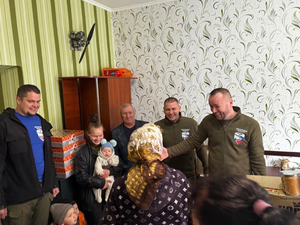 Участник предварительного голосования "Единой России" Евгений Кузьмин помог многодетным семьям и пунктам временного размещения в Голопристанском округе Участник предварительного голосования "Единой России" Евгений Кузьмин помог многодетным семьям и пунктам временного размещения в Голопристанском округе