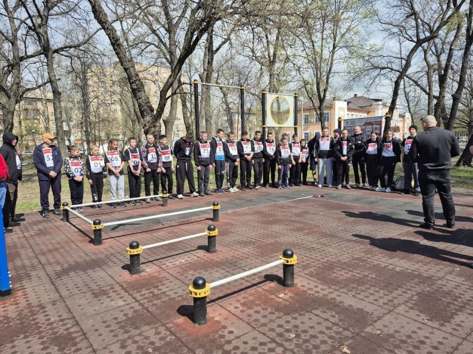 Юные спортсмены Херсонской области получили знаки отличия ГТО на Всероссийском спортивном марафоне "Сила России" в Мелитополе Юные спортсмены Херсонской области получили знаки отличия ГТО на Всероссийском спортивном марафоне "Сила России" в Мелитополе