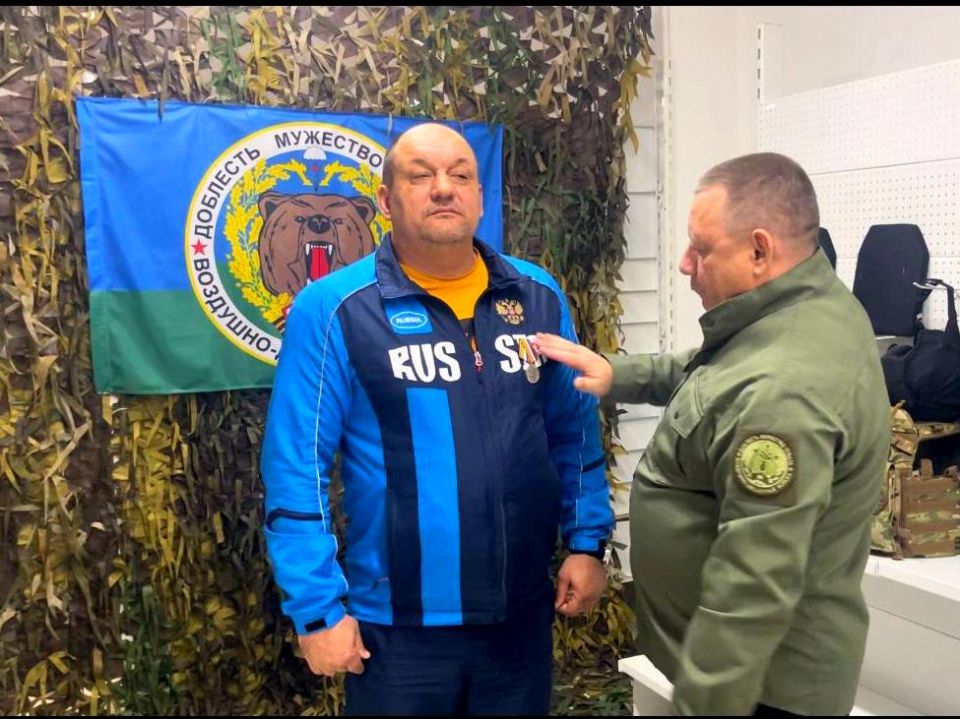 Сила духа за пределами ринга: как тренеры ХОФБ помогают приближать победу Сила духа за пределами ринга: как тренеры ХОФБ помогают приближать победу