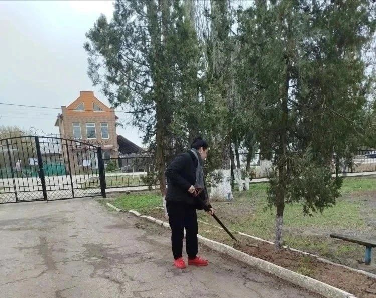 Месячник благоустройства в Скадовской школе Месячник благоустройства в Скадовской школе
