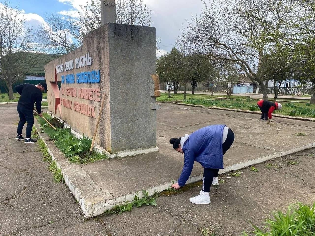 В селе Новокаменка прошел весенний субботник у мемориала воинской славы В селе Новокаменка прошел весенний субботник у мемориала воинской славы