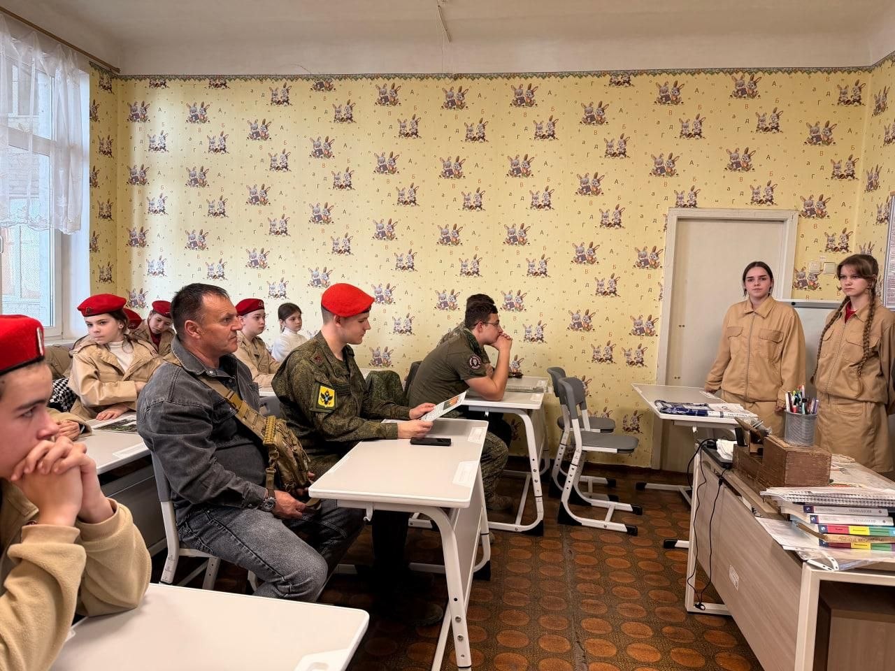 Юнкоры Херсонщины обменялись опытом с юнармейцами: вместе к новым медиавершинам Юнкоры Херсонщины обменялись опытом с юнармейцами: вместе к новым медиавершинам