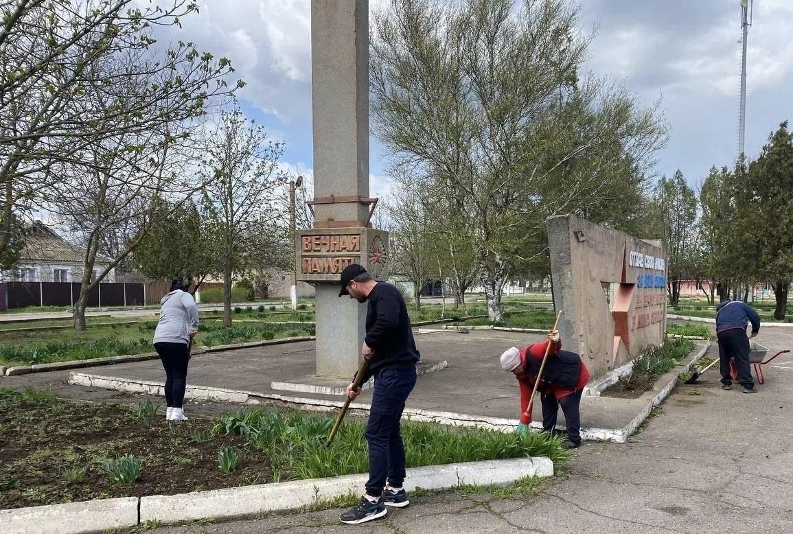 В селе Новокаменка прошел весенний субботник у мемориала воинской славы В селе Новокаменка прошел весенний субботник у мемориала воинской славы