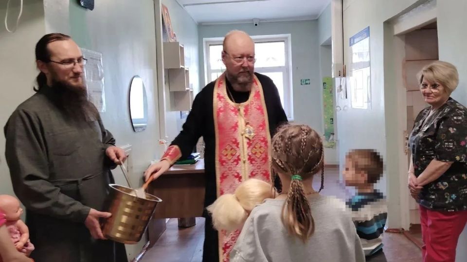 Епископ Скадовский и Алешкинский Филарет посетил детское отделение Скадовской районной больницы Епископ Скадовский и Алешкинский Филарет посетил детское отделение Скадовской районной больницы