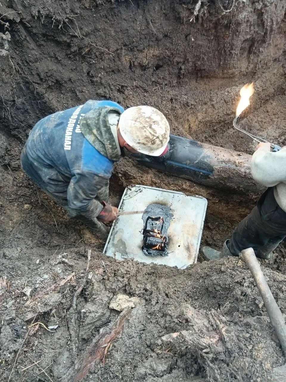 Сотрудники Ивановского ТПУ продолжают работы по ликвидации порывов и обслуживанию коммунальной инфраструктуры Сотрудники Ивановского ТПУ продолжают работы по ликвидации порывов и обслуживанию коммунальной инфраструктуры