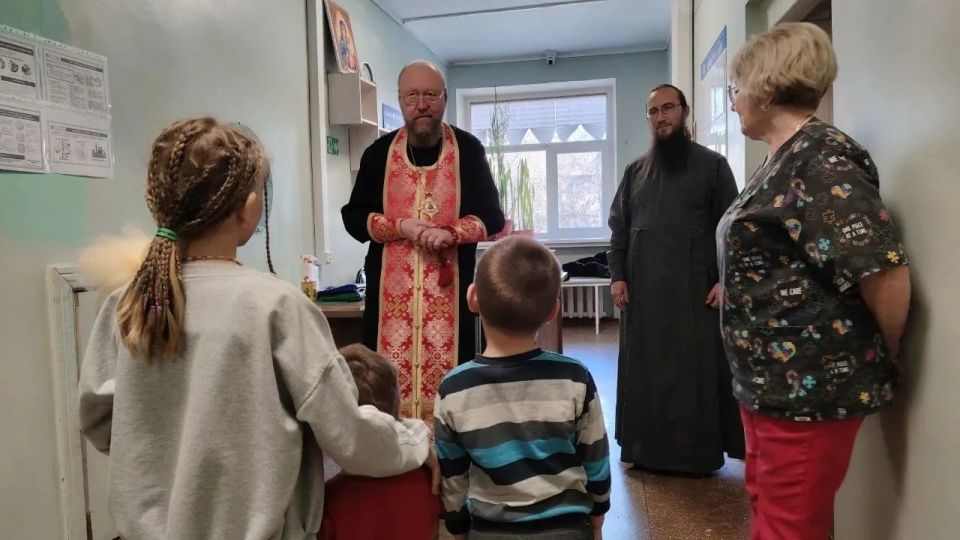 Епископ Скадовский и Алешкинский Филарет посетил детское отделение Скадовской районной больницы Епископ Скадовский и Алешкинский Филарет посетил детское отделение Скадовской районной больницы