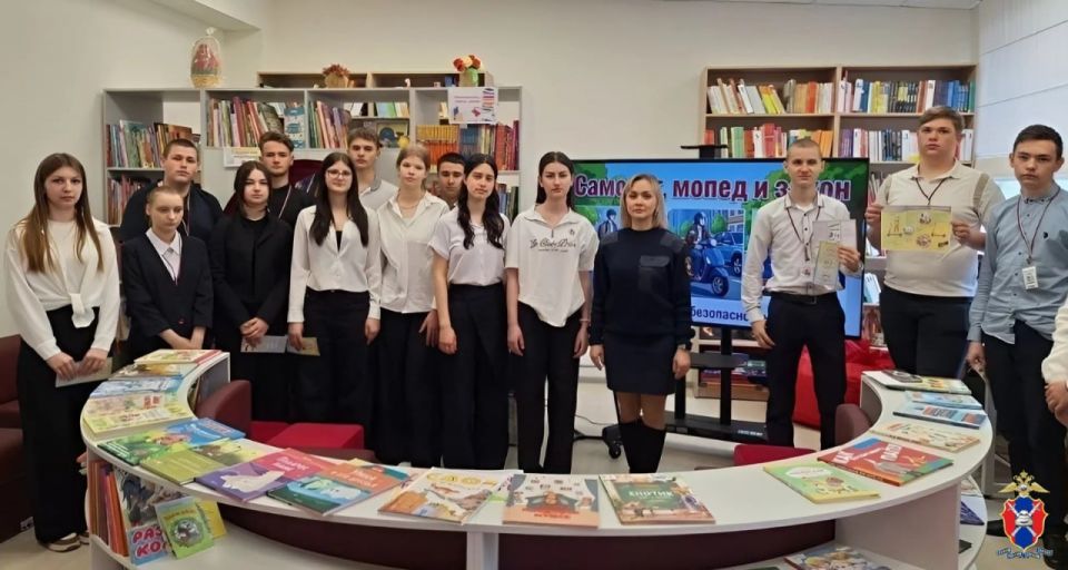В Чаплынском округе сотрудники Госавтоинспекции провели профилактическое мероприятие в библиотеке В Чаплынском округе сотрудники Госавтоинспекции провели профилактическое мероприятие в библиотеке