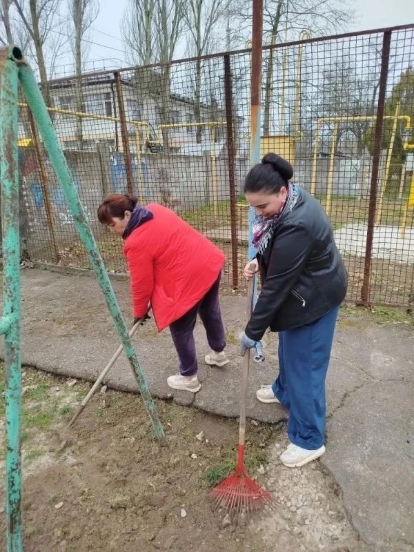 Месячник благоустройства в Скадовской школе Месячник благоустройства в Скадовской школе