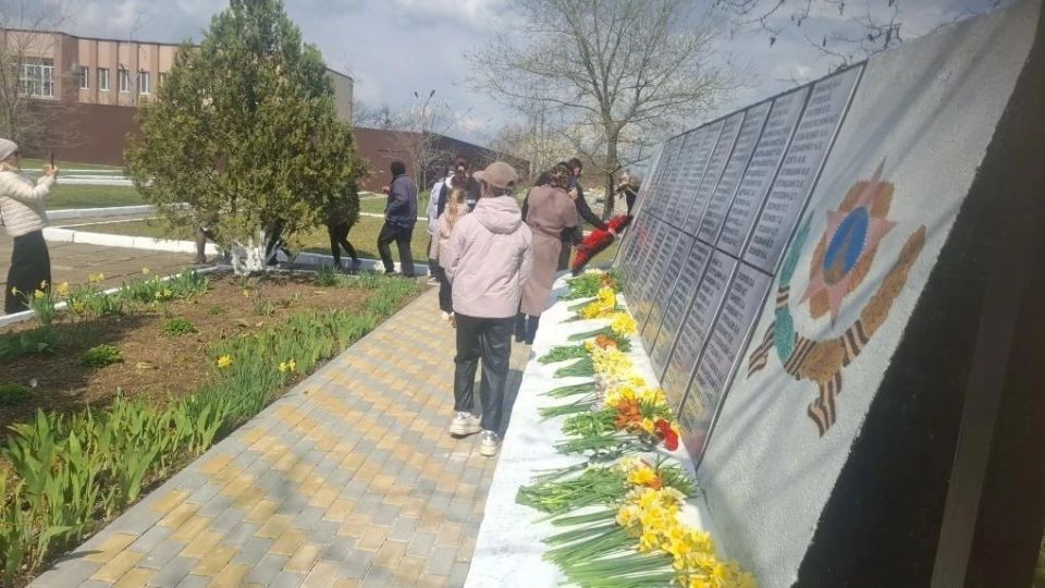 Память, которую храним: в Чонгаре почтили память героев Великой Отечественной войны Память, которую храним: в Чонгаре почтили память героев Великой Отечественной войны