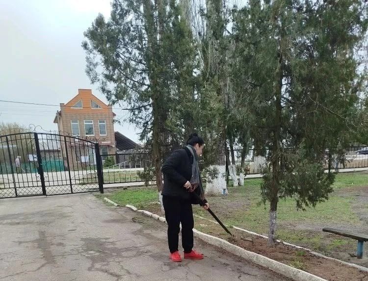 Александр Дудка: Месячник благоустройства в Скадовской школе Александр Дудка: Месячник благоустройства в Скадовской школе