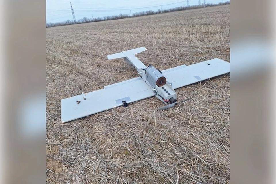 Три дрона ВСУ упали в поле в Херсонской области