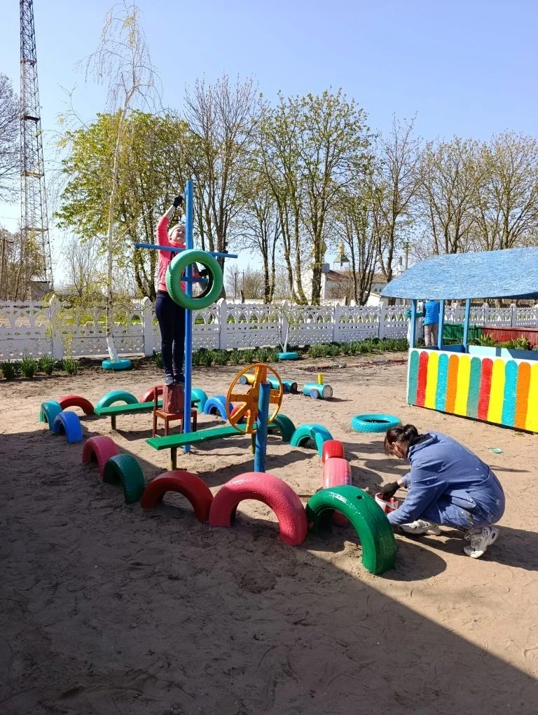 Весенний субботник в Владимировском детском саду Весенний субботник в Владимировском детском саду