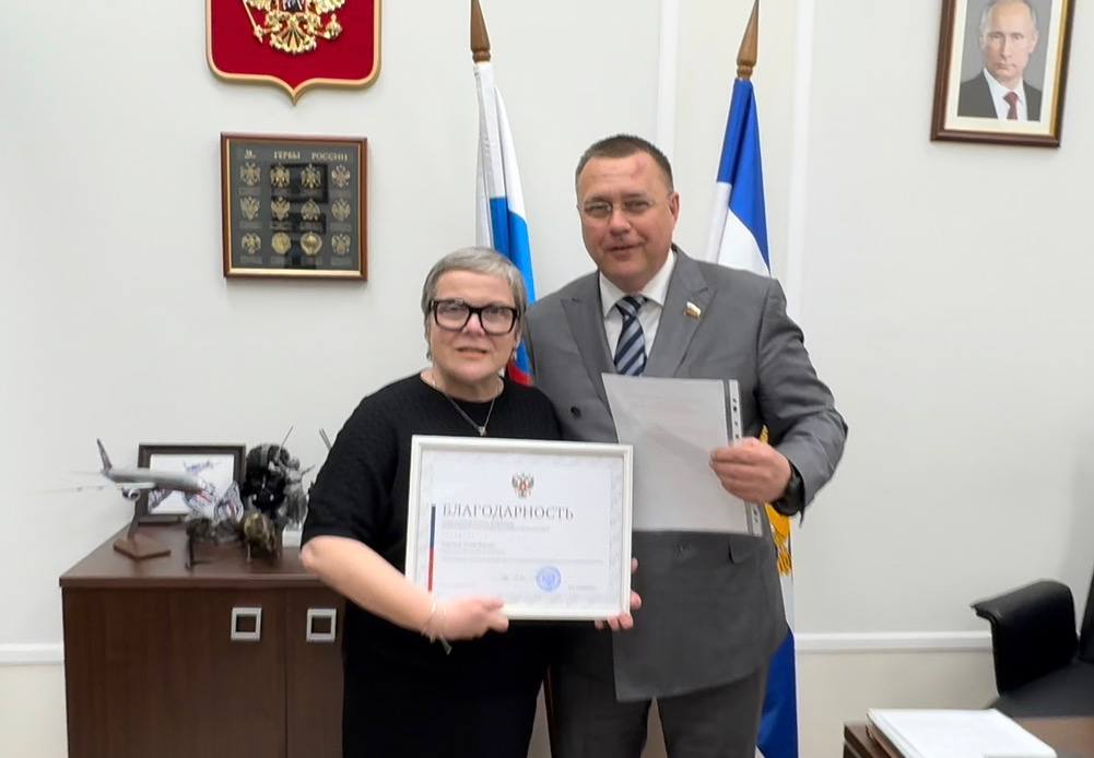 Игорь Кастюкевич: В Совете Федерации исполнил почетную и приятную миссию: от лица и по поручению Председателя Совета Федерации Валентины Ивановны Матвиенко вручил высокую награду Председателю Херсонской областной Думы... Игорь Кастюкевич: В Совете Федерации исполнил почетную и приятную миссию: от лица и по поручению Председателя Совета Федерации Валентины Ивановны Матвиенко вручил высокую награду Председателю Херсонской областной Думы...