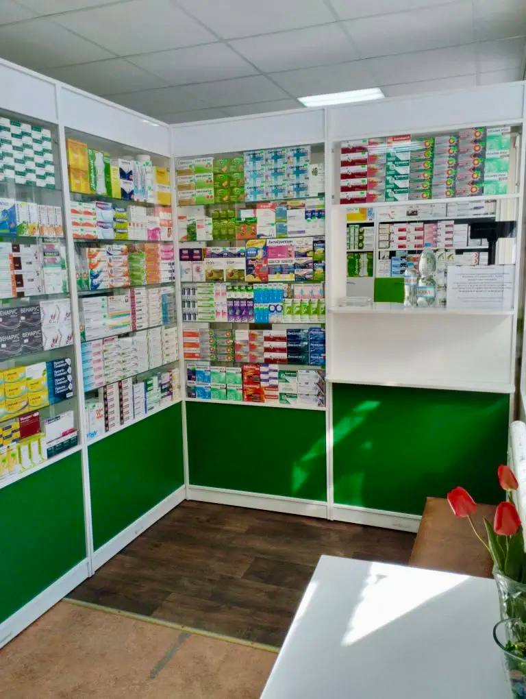 Аптеку в Нижних Серогозах оснастили новыми прилавками и витриной