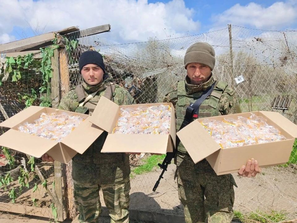Накануне Светлого Христова Воскресения сотрудниками отдела образования и молодежи администрации Каховского МО были переданы пасхальные гостинцы нашим защитникам прямо на постах и ребятам- активистам каховских молодежных... Накануне Светлого Христова Воскресения сотрудниками отдела образования и молодежи администрации Каховского МО были переданы пасхальные гостинцы нашим защитникам прямо на постах и ребятам- активистам каховских молодежных...