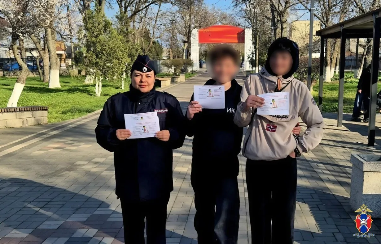 В Геническе сотрудники Госавтоинспекции провели акцию "Безопасность при использовании самокатов" В Геническе сотрудники Госавтоинспекции провели акцию "Безопасность при использовании самокатов"