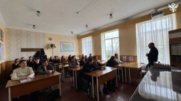 Финалист проекта "Герои Херсонщины" Владимир Оганесов провел урок мужества для учащихся Красноперекопской школы