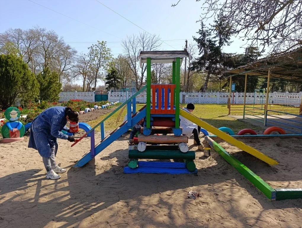 Весенний субботник в Владимировском детском саду Весенний субботник в Владимировском детском саду