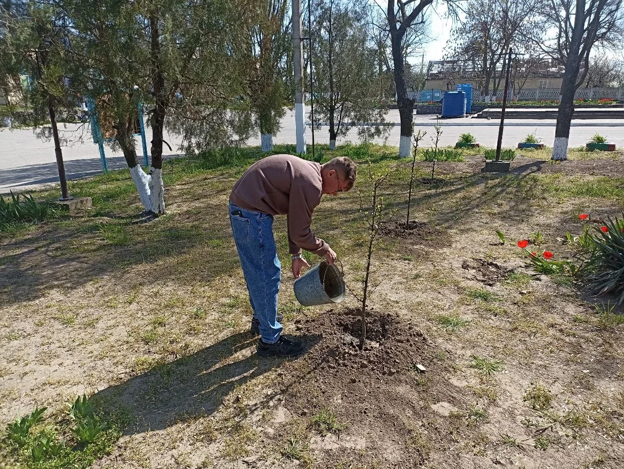 В Любимовском учреждении культуры прошёл экологический урок «Будь Человеком - человек!», посвящённый Дню экологических знаний В Любимовском учреждении культуры прошёл экологический урок «Будь Человеком - человек!», посвящённый Дню экологических знаний