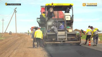 В начале мая планируется завершение работ по восстановлению участка дороги "Приозерное – Геническая Горка"