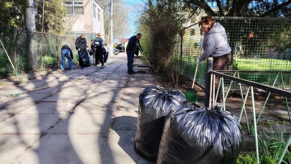В Скадовске провели субботник в рамках акции «Мы за чистоту» на набережной В Скадовске провели субботник в рамках акции «Мы за чистоту» на набережной