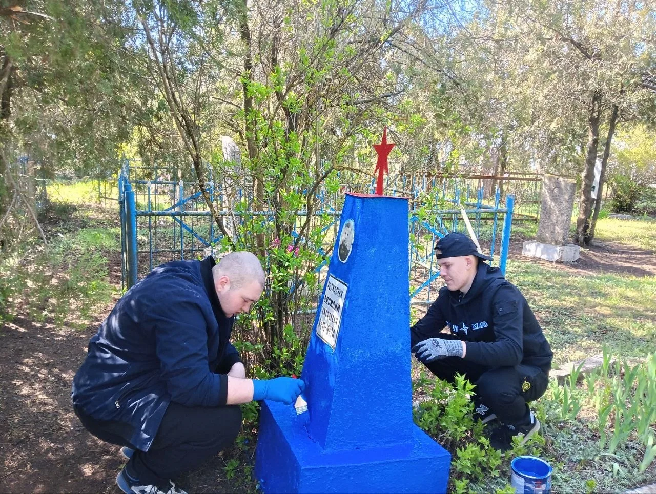 Волонтёры Победы Каховского муниципального округа дали старт акции по уборки могил участников Великой Отечественной войны «Память Победы»